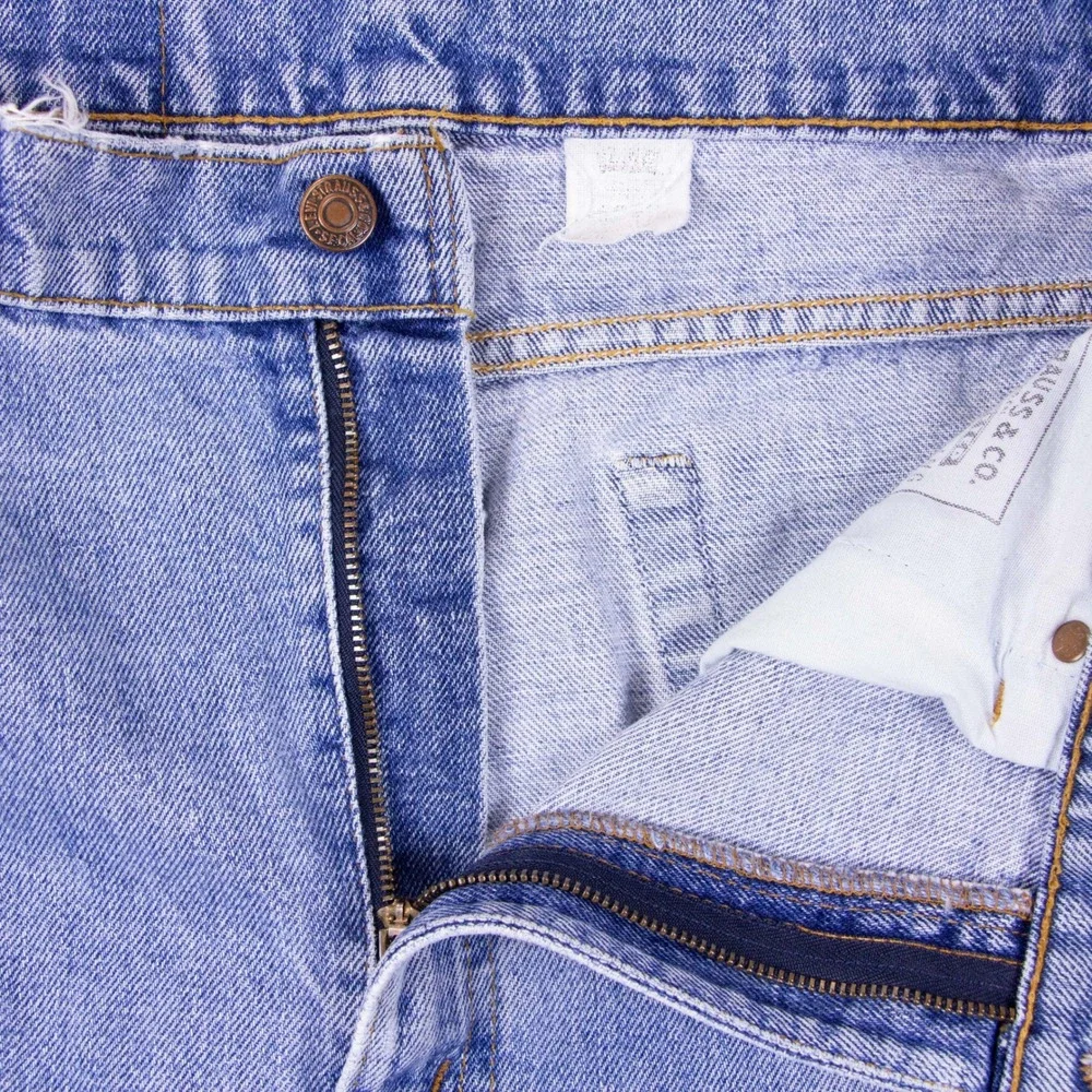 Vintage Levis 505 Regular Fit Straight Leg Jeans Light Wash 34x30 Blue Denim USA